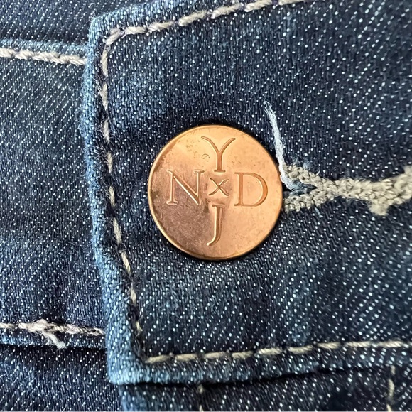 NYDJ Lift Tuck Technology Crop Jeans Size 6 Dark Wash - Picture 6 of 11